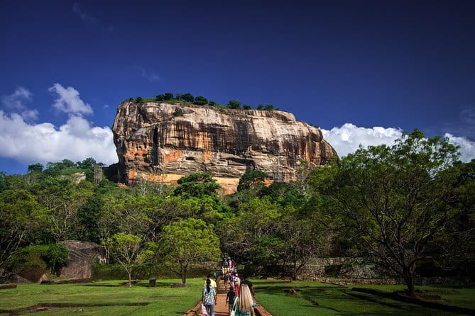 Sigiriya Rock and Dambulla Cave Temple all inclusive Private Day Trip - The climb to the fifth-century fortress