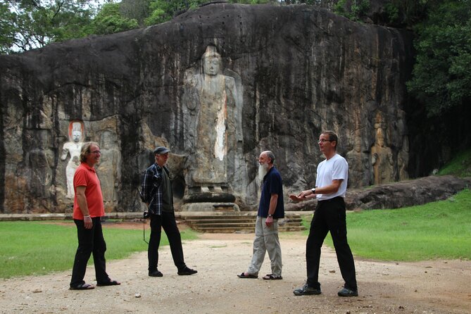 Sri Lanka 8 Tage 7 Nächte Tour mit privatem Fahrer - Day 2: Quiet ruins at Pothgul Viharaya and Nissanka Latha Mandapaya