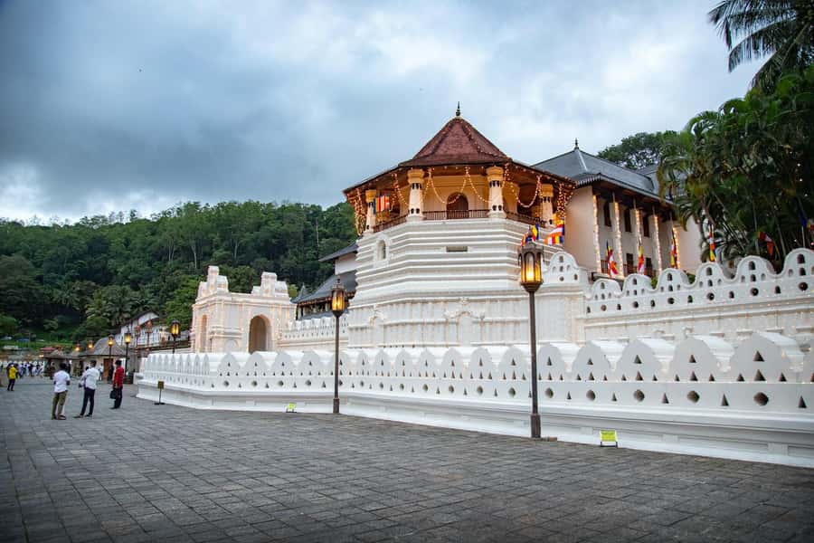 Sri Lanka Private 2-day Tour:Train Trip, Kandy, Nuwara Eliya - The return to Colombo is the tour’s biggest weakness