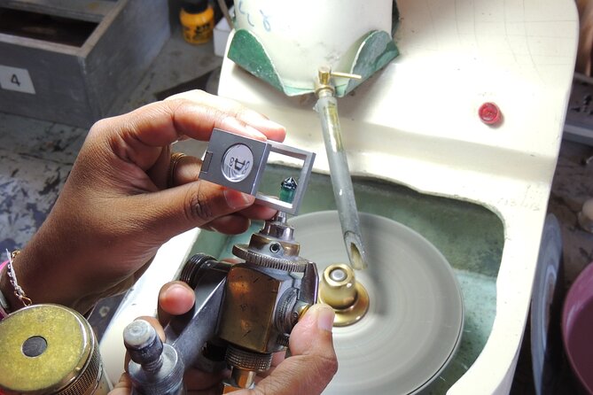Sri Lanka - Private Ratnapura Gem Tour with Gem and jewelry Expert - Seeing heat treatment before the stone reaches a buyer
