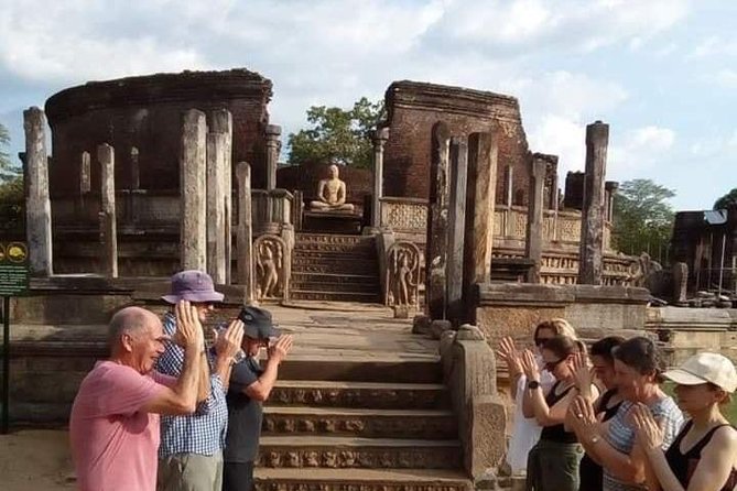 Sri Lanka Private Tour 8 days-Driver/vehicle/accommodation H/B - Kandy’s sacred temple and Peradeniya gardens
