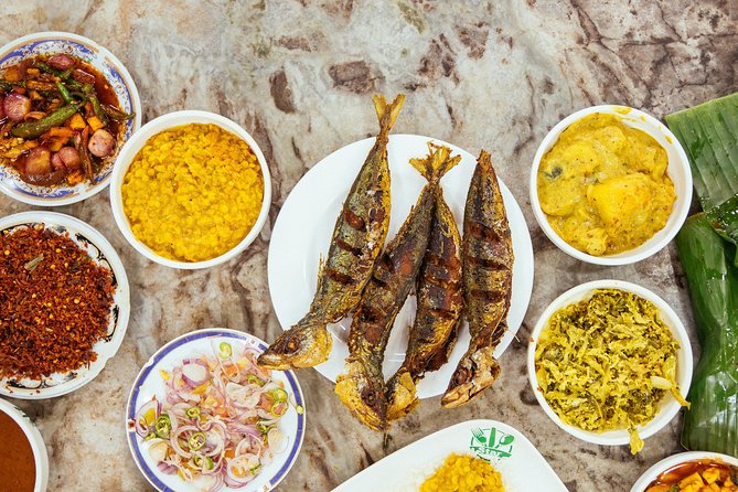 The 10 Tastings of Colombo With Locals: Private Street Food Tour - Milk tea and market life in Pettah