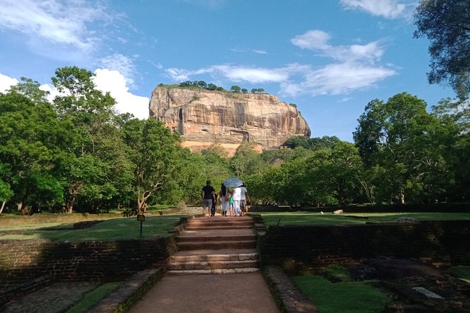 Tour Packages in Sri Lanka - Most Popular Round Tour - All in One Tour - Sigiriya, Polonnaruwa, and a Minneriya safari