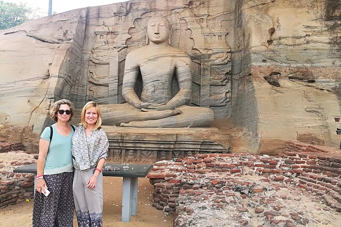 Tour Packages in Sri Lanka - Most Popular Round Tour - All in One Tour - Village life, Dambulla, and Kandy after dark