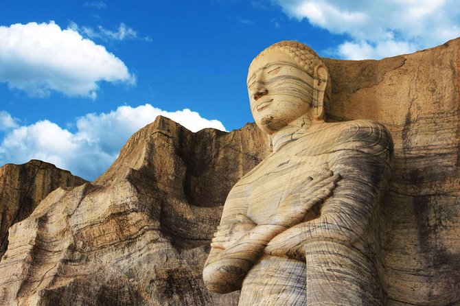 Tour Packages in Sri Lanka - Most Popular Round Tour - All in One Tour - Kandy to Nuwara Eliya through gardens, waterfalls, and tea