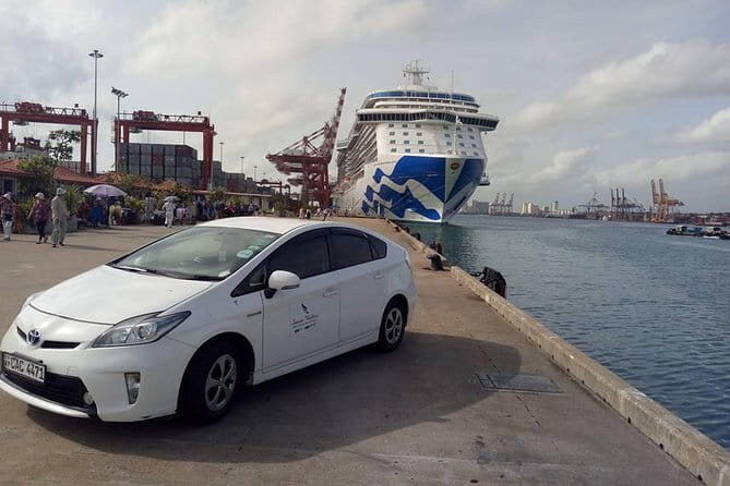 Transfer between Colombo (CMB) Airport and Galle Face Hotel - Who should book this transfer?