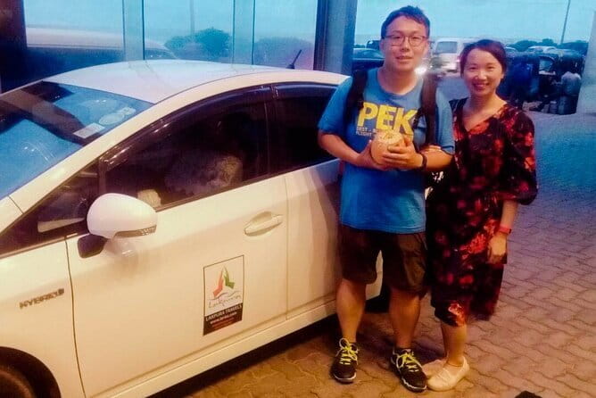 Transfer between Colombo (CMB) Airport and Galle Face Hotel - Meeting your chauffeur at CMB Airport
