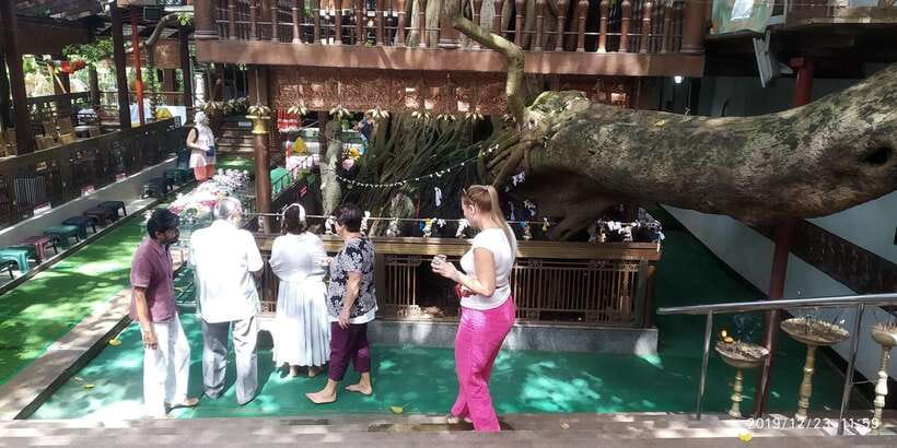 Tuk Trip is Very Cheap in Colombo (All-inclusive ) city tour - Hindu temples add a different note