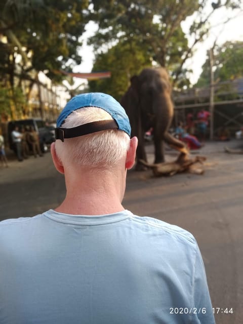 Tuk Trip is Very Cheap in Colombo (All-inclusive ) city tour - Pettah is the city’s loudest short stop