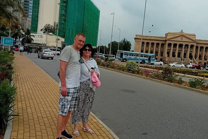 Tuk-Tuk City Tour Colombo SL - A practical pause for gems, spices, and Ceylon tea