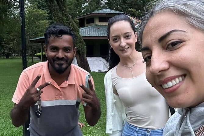 Tuk tuk colombo Sightseeing tour - The Red Mosque and Pettah’s busy streets