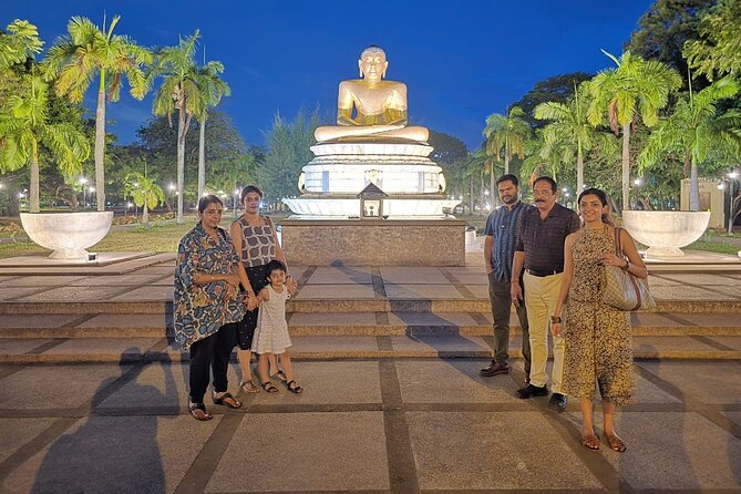 Tuk Tuk safari capital Colombo (Food and Entry Fees) Including - Viharamahadevi Park and Town Hall