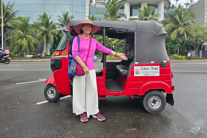 Tuk Tuk safari capital Colombo (Food and Entry Fees) Including - Pettah Market and the Red Mosque